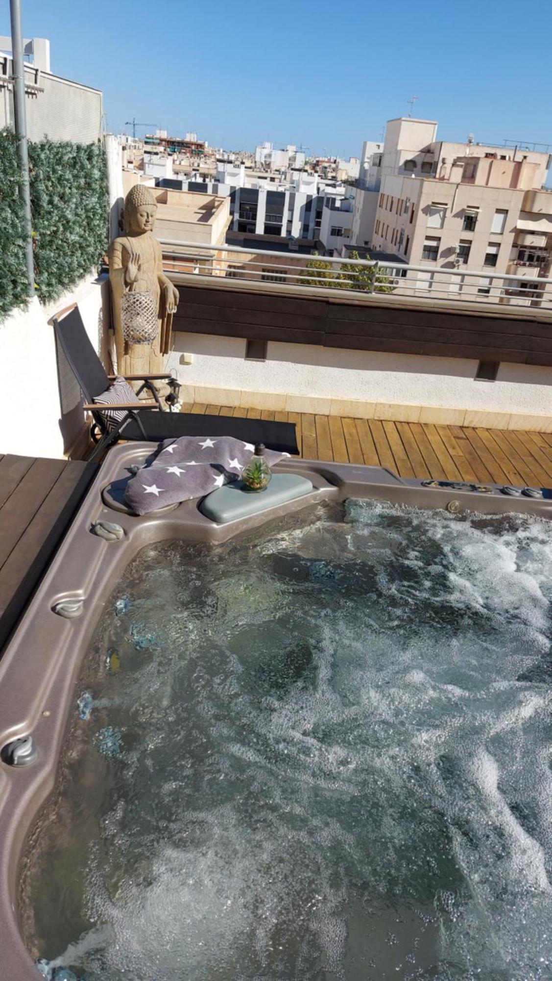 Atico De Lujo Con Jacuzzi Climatizado En Terraza Apartment Elche Exterior photo